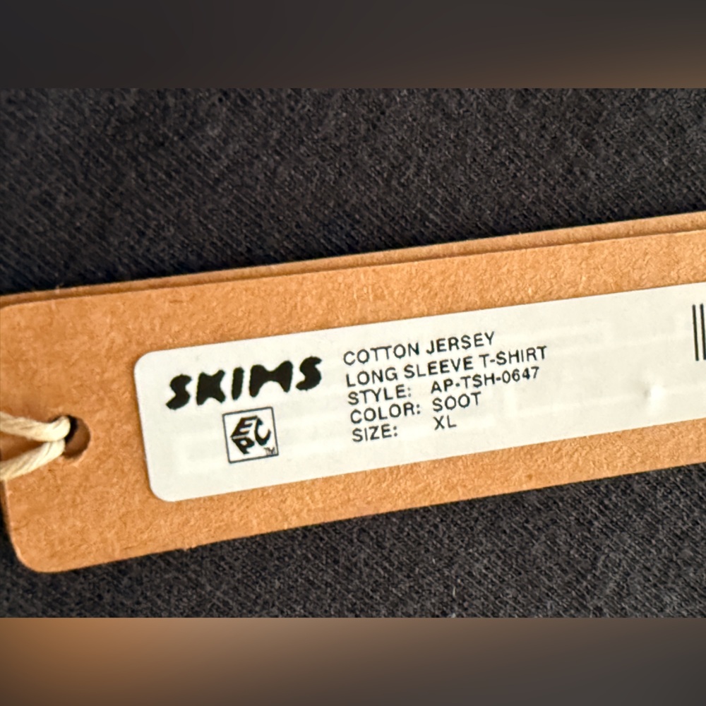 SKIMS Black Crewneck Long Sleeve Top with Branded Tag - Picture 3 of 3